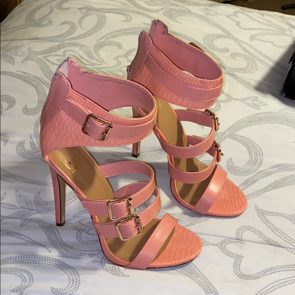 Strappy sandal